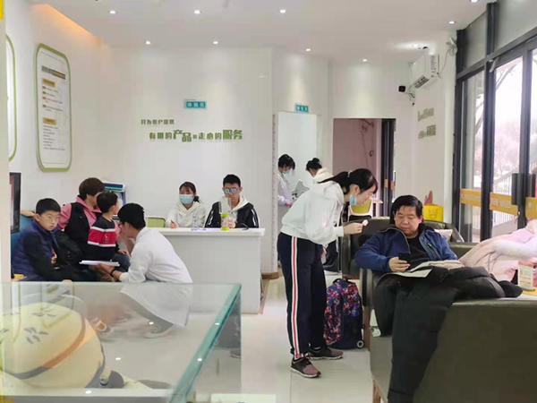 儿童近视度数会随着身体发育和身高增长吗？